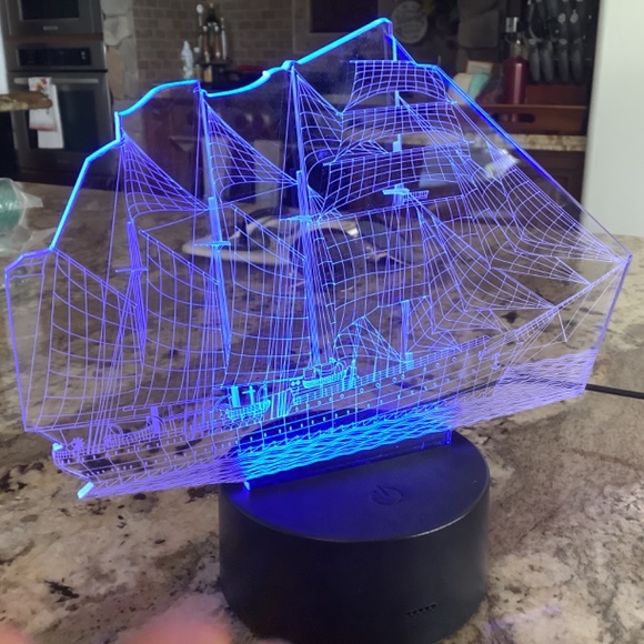 Light up ship display - Picture 4 of 8